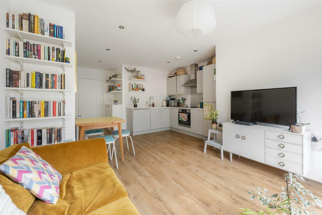 Hoffmans Road E17