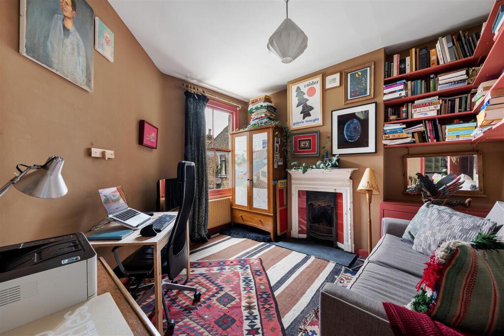 Lawton Road, E10
