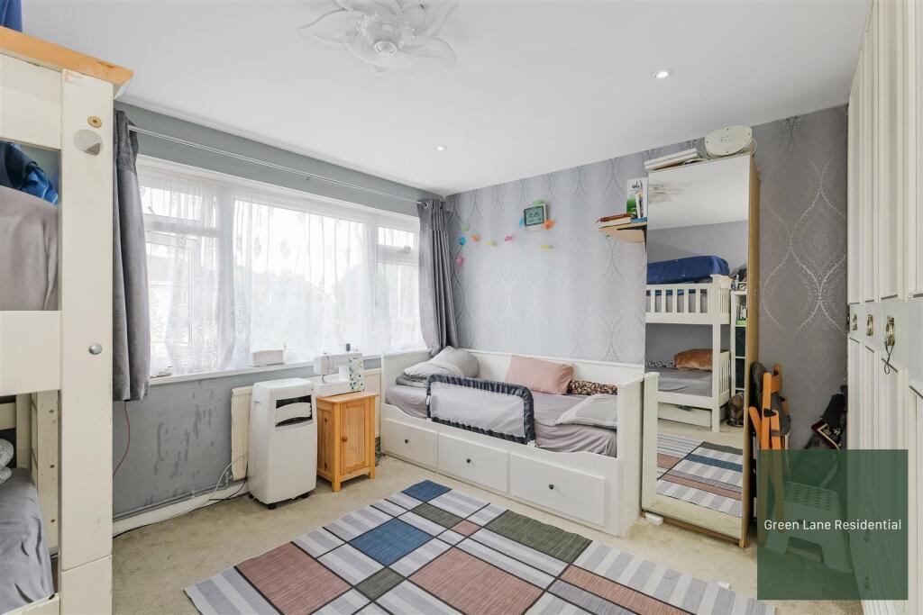 348 Chadwell Heath-5.jpg