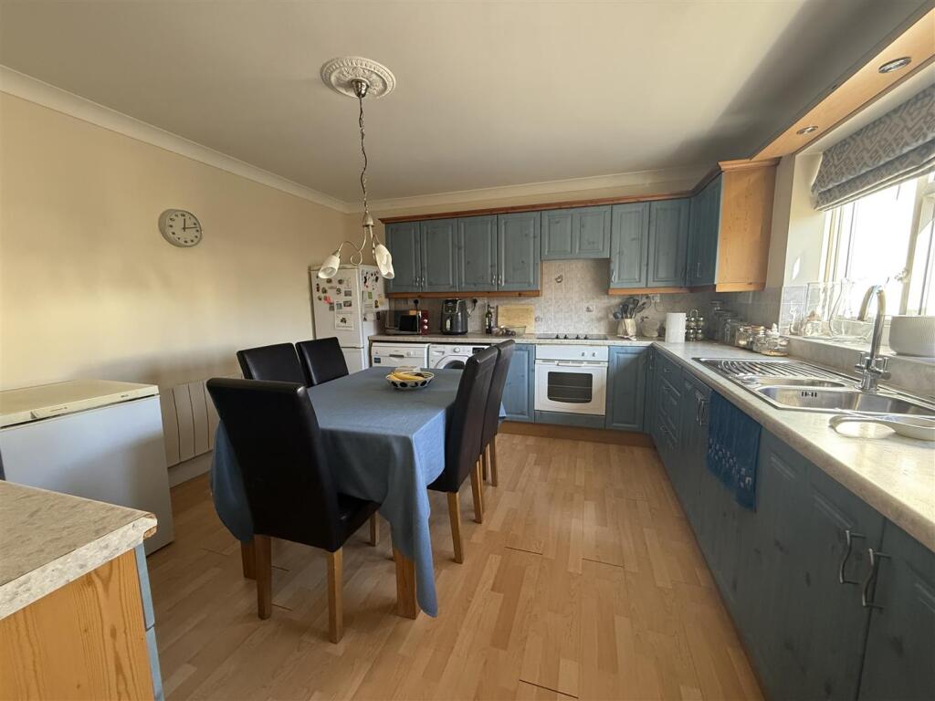 KITCHEN &amp; DINER