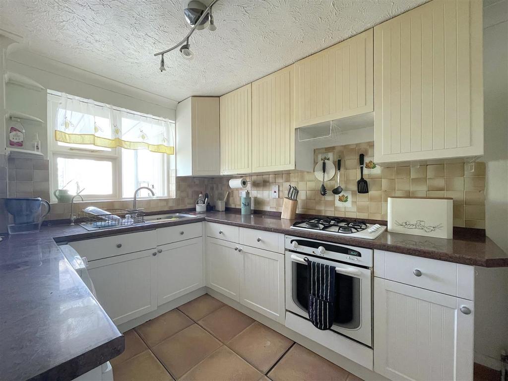 Kitchen (2).jpeg