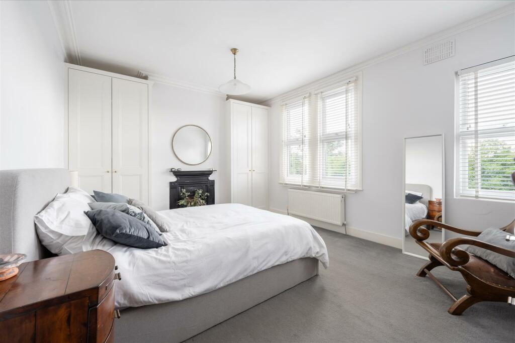 Crescent Road E18