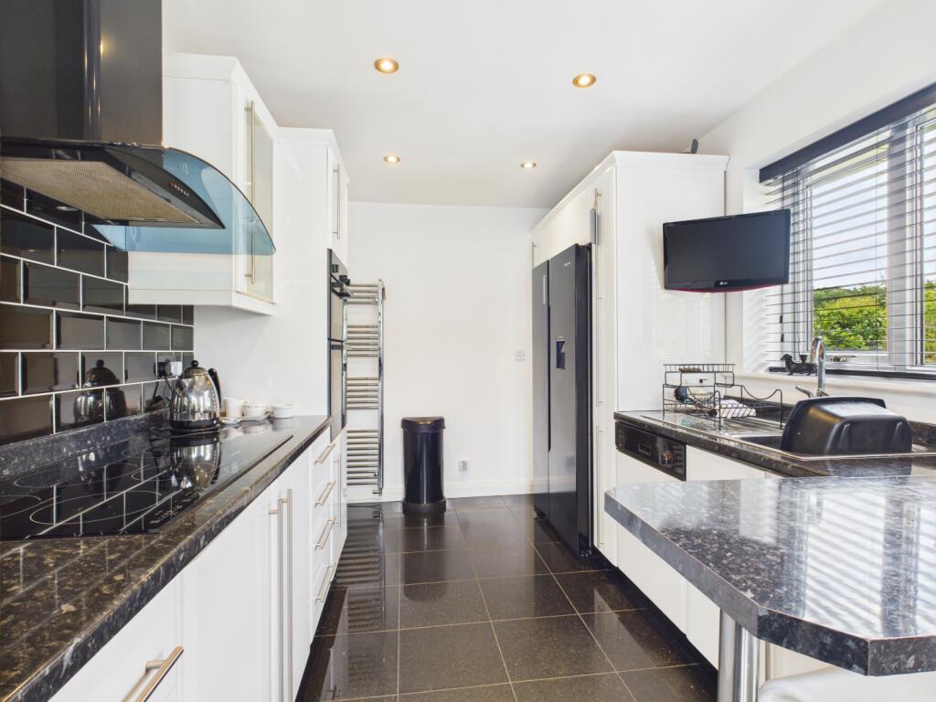 CAM03729G0-PR0056-STILL015