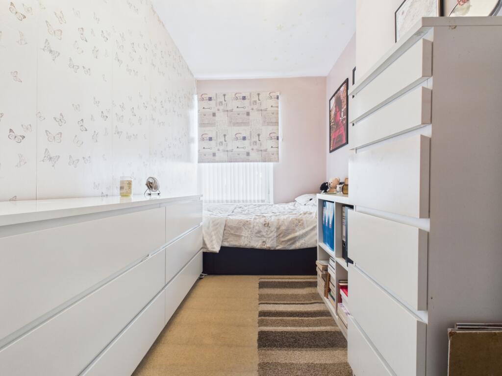 CAM03729G0-PR0203-STILL002