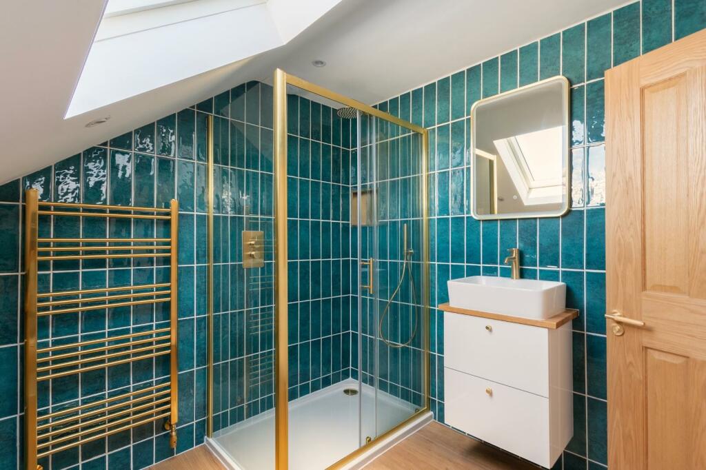6A2RBR - Ensuite A.jpg