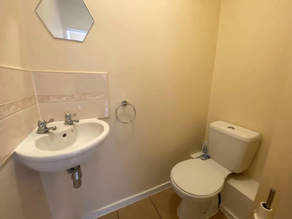 lombard wc.jpg