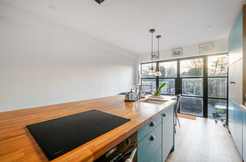 1387441-22-693fdd...