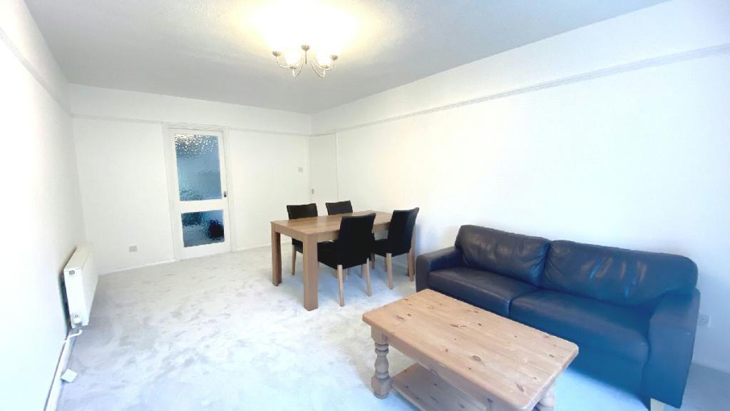4th Photo of Lounge