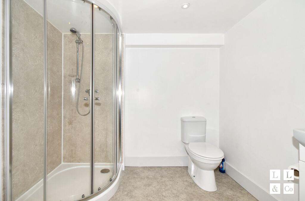 Lower floor shower room