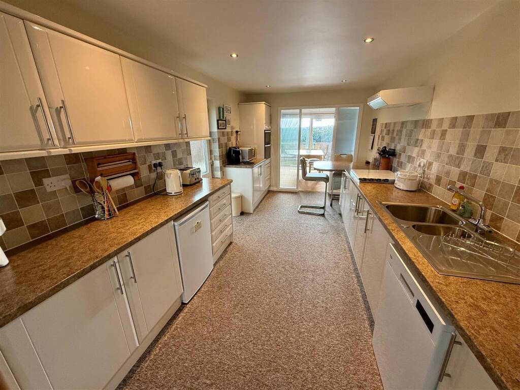 W8 Kitchen.jpg