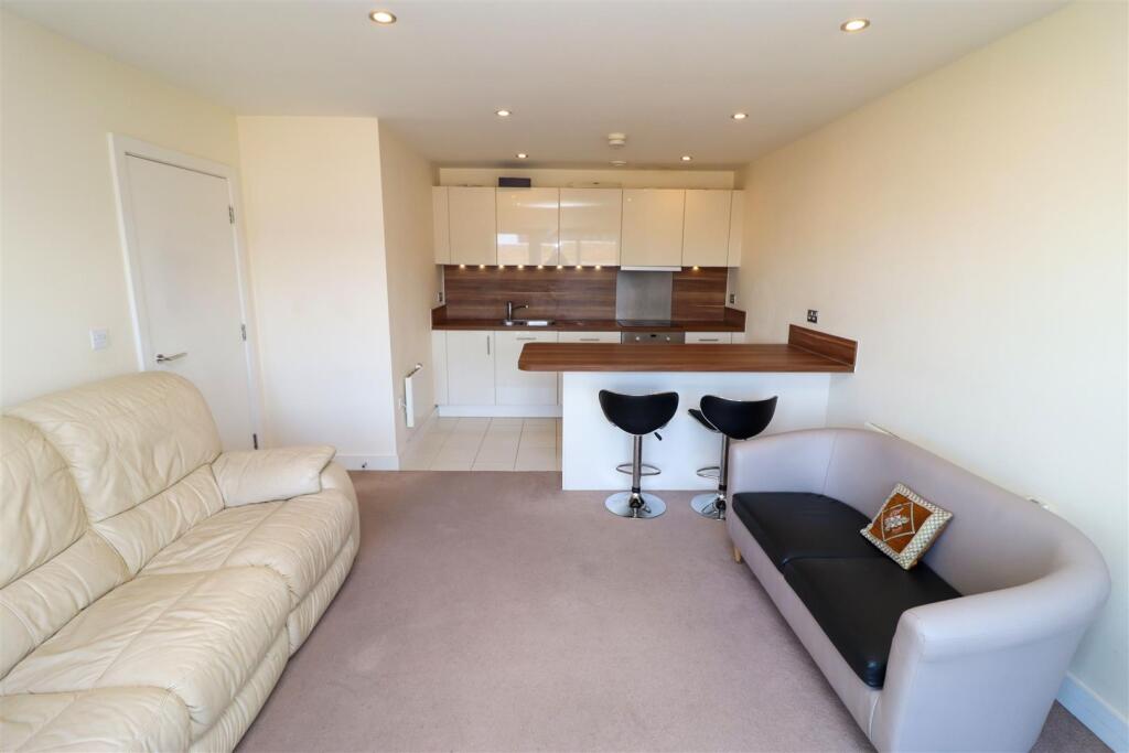 Lounge/Kitchen