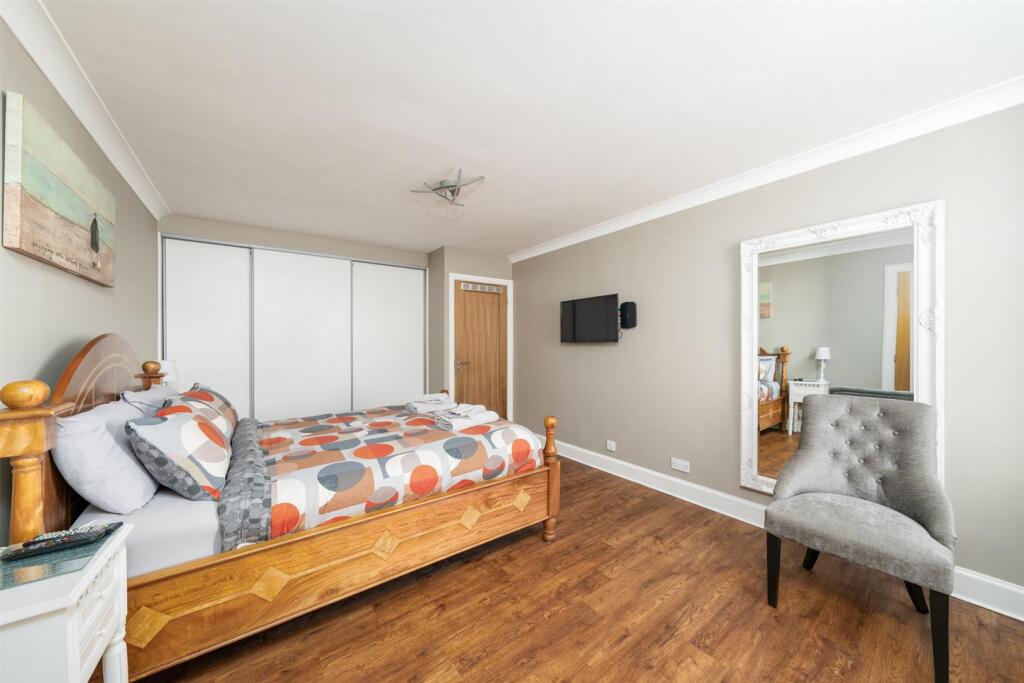 Flat 1_St Ellas-08.jpg