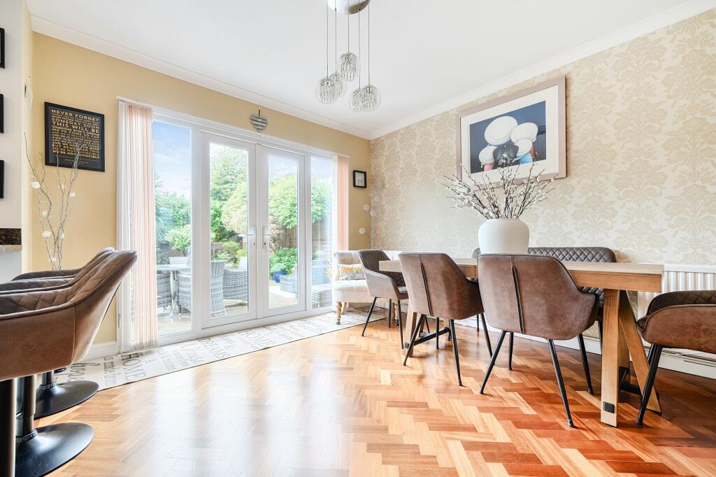 Kitchen/ Dining Room