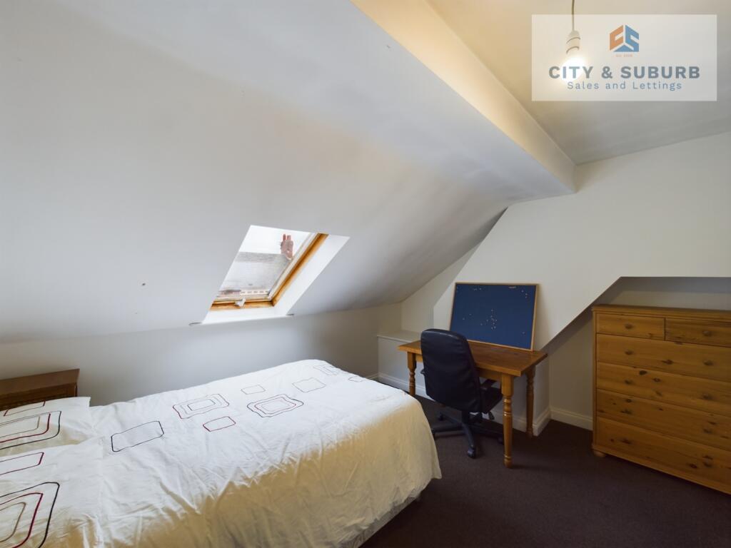 CAM01351G0-PR0112-STILL005