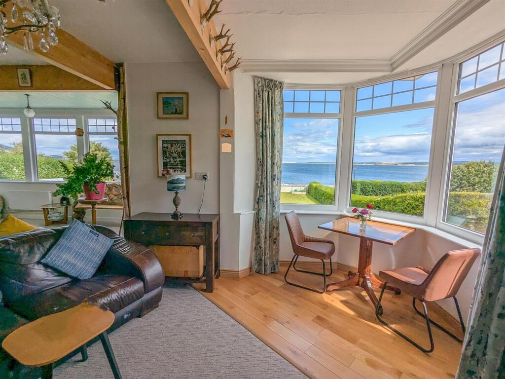 LOUNGE-DINING ROOM