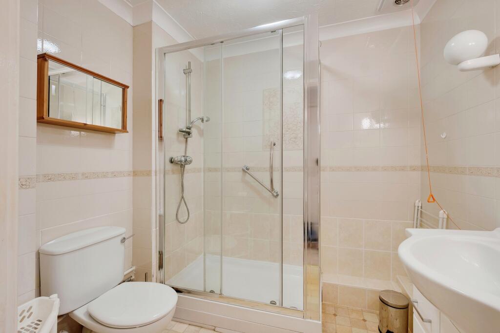 SHOWER ROOM