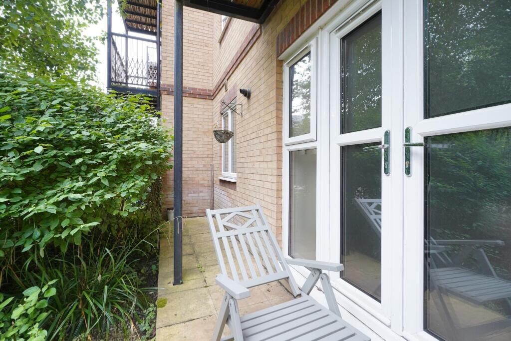 4 carfax house patio shot 3.jpg