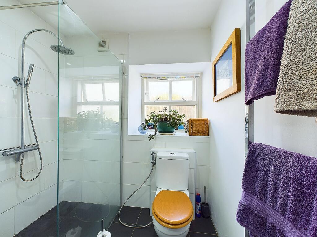 CAM04201G0-PR0003-STILL030