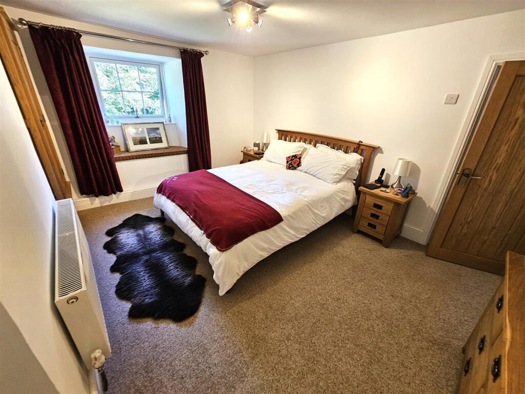 Bedroom 1.jpg