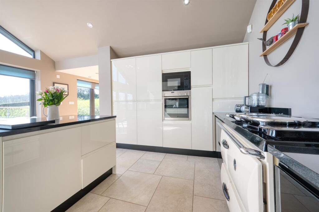 Kitchen - stove and Neff ovens.jpg
