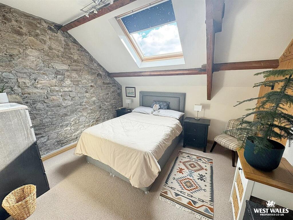 WhatsApp Image 2025-09-29 at 11.28.10 (1).jpg