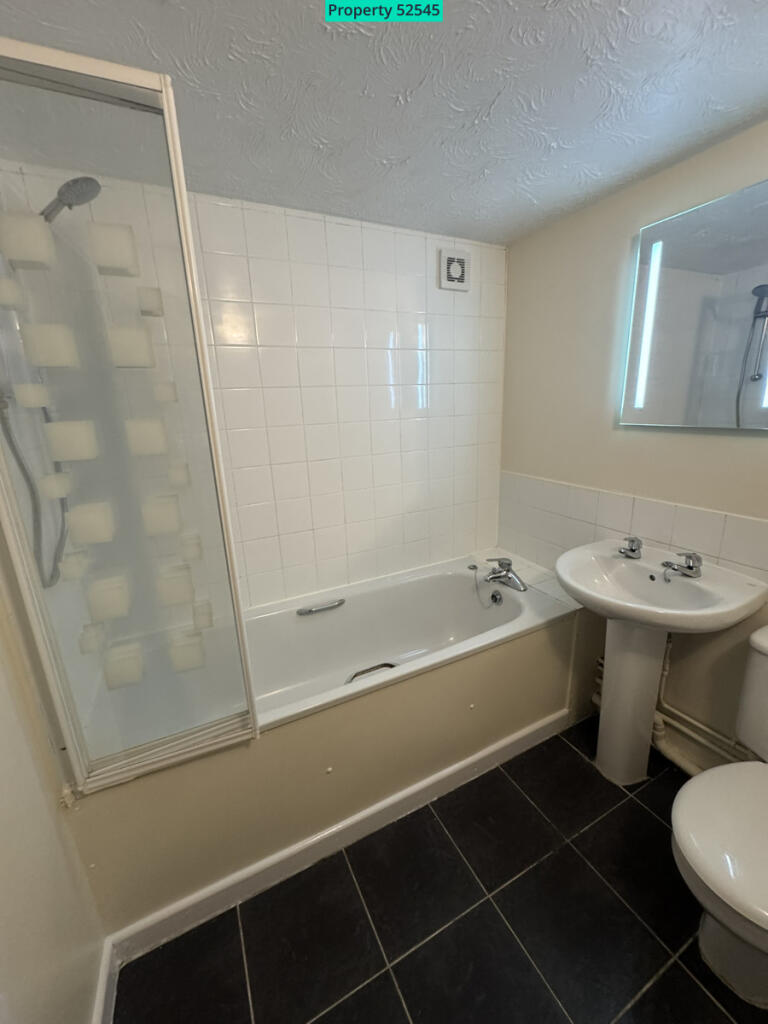 40RH - Bathroom Pic2