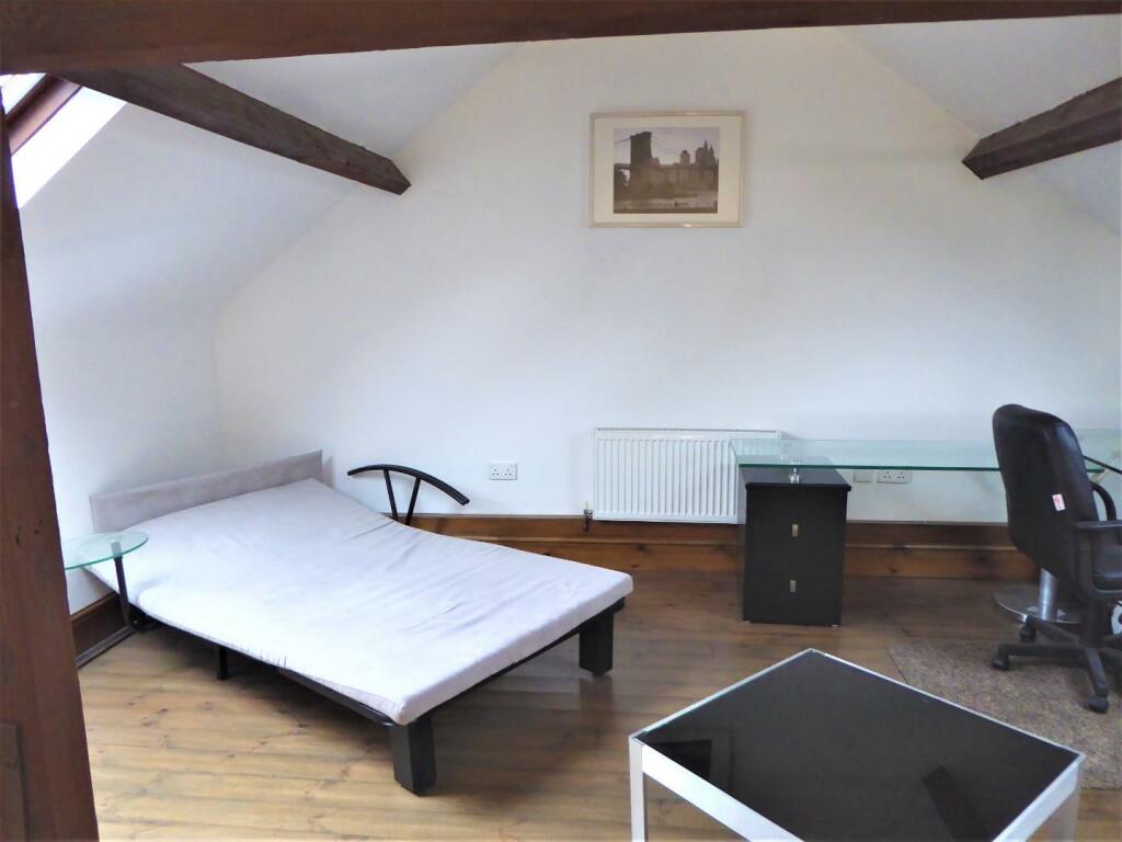 10 - Mezzanine Office.jpg