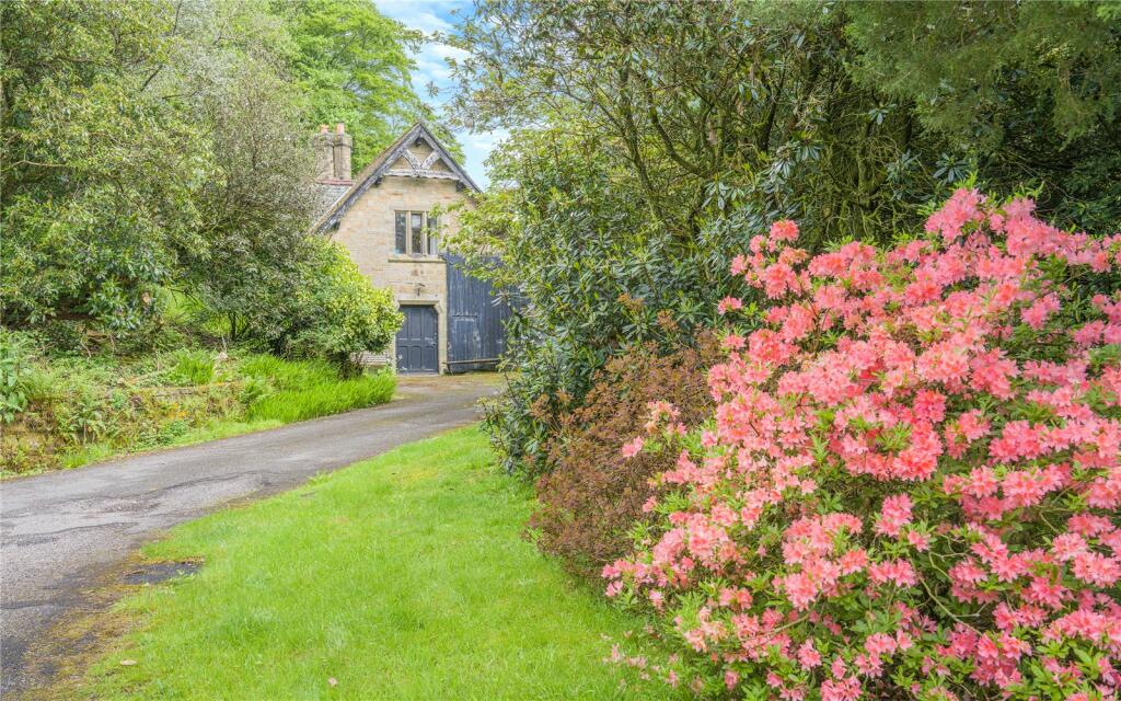 Drive To Coach House