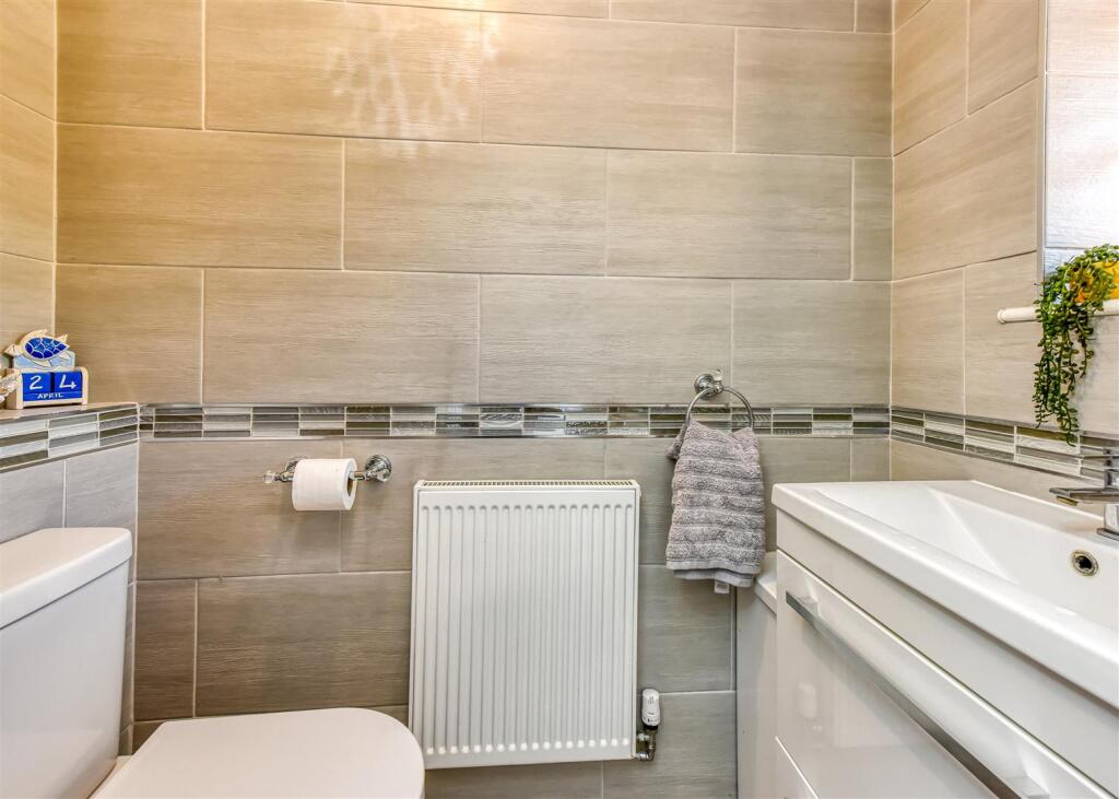 18 Brindley Close-Cloakroom.jpg