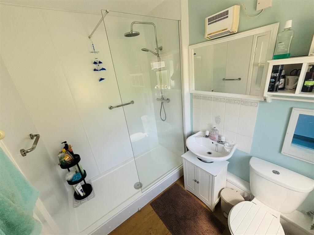 Shower Room .jpg