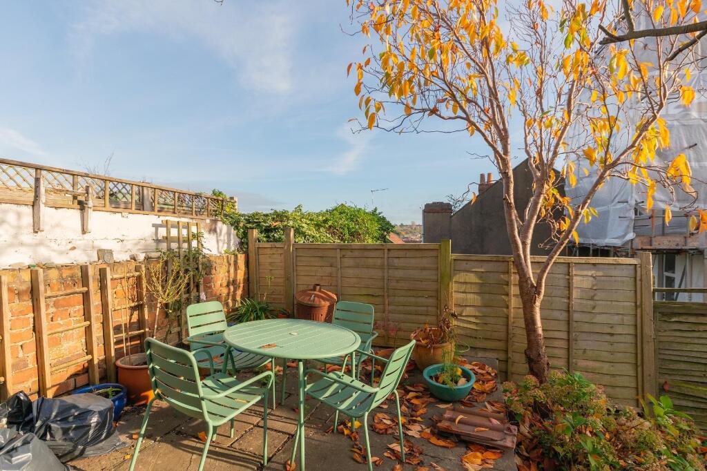 1C1R3WH - External D.jpg