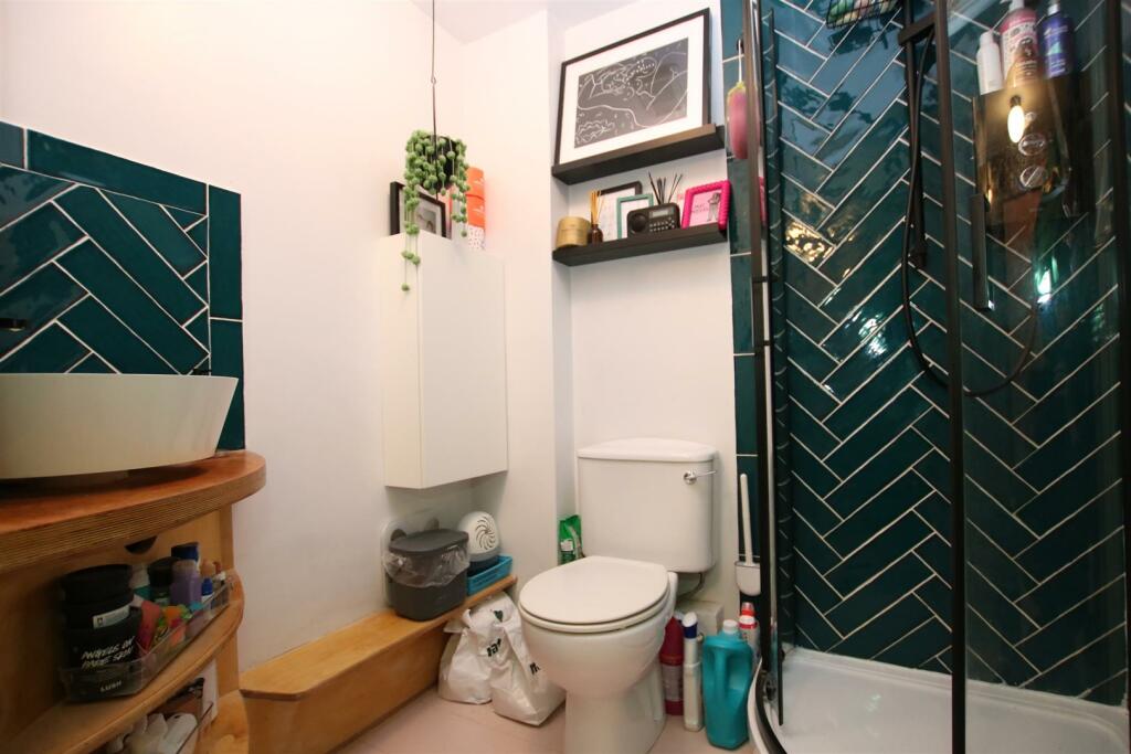 Shower Room.JPG