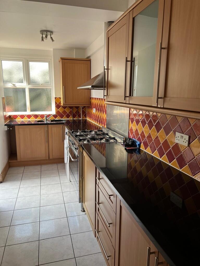 Kitchen photo 2
