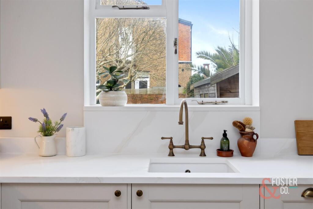 Lawrence Road, 19, Garden Flat-014.jpg