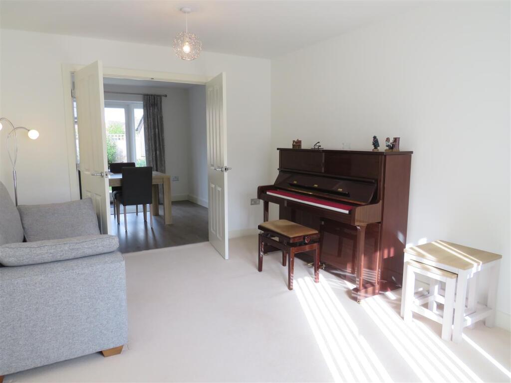 Sitting Room to Dining Area.JPG