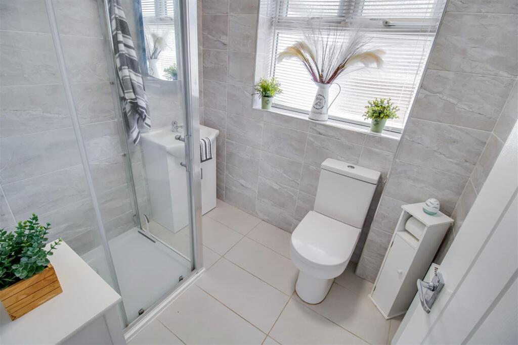 SHOWER ROOM/W.C.
