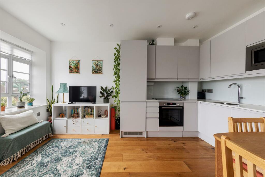 Robart House, E11
