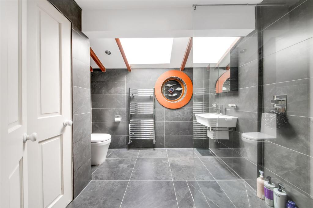 EN-SUITE SHOWER ROOM TO BEDROOM ONE