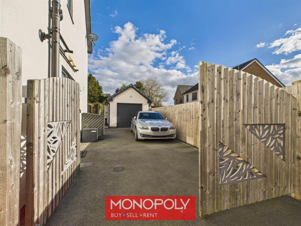 Detached Garage
