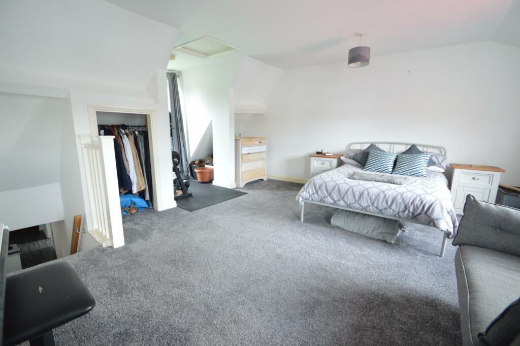 FLat 1, 45 HIgh Street Bedroom.JPG