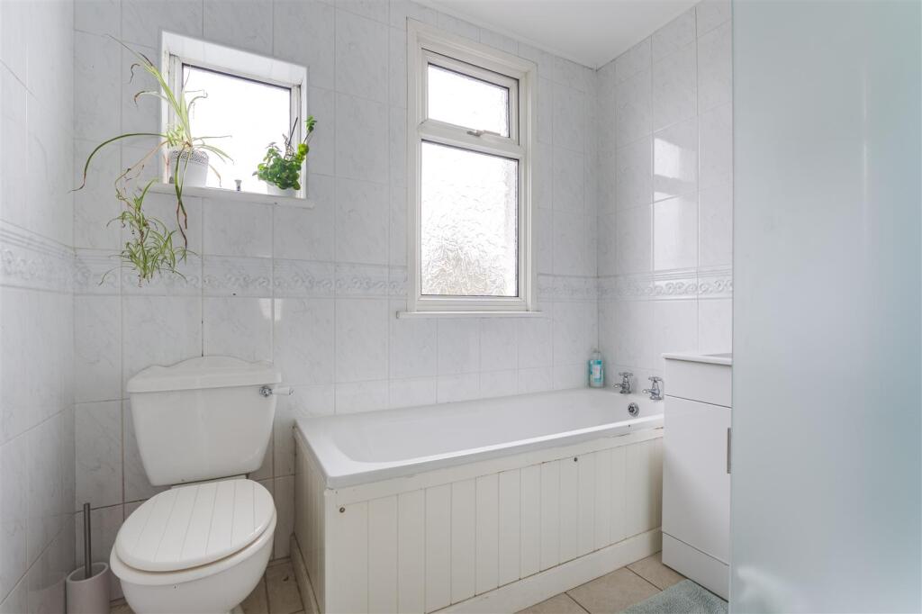 49 Coningsby Gardens-16.jpg