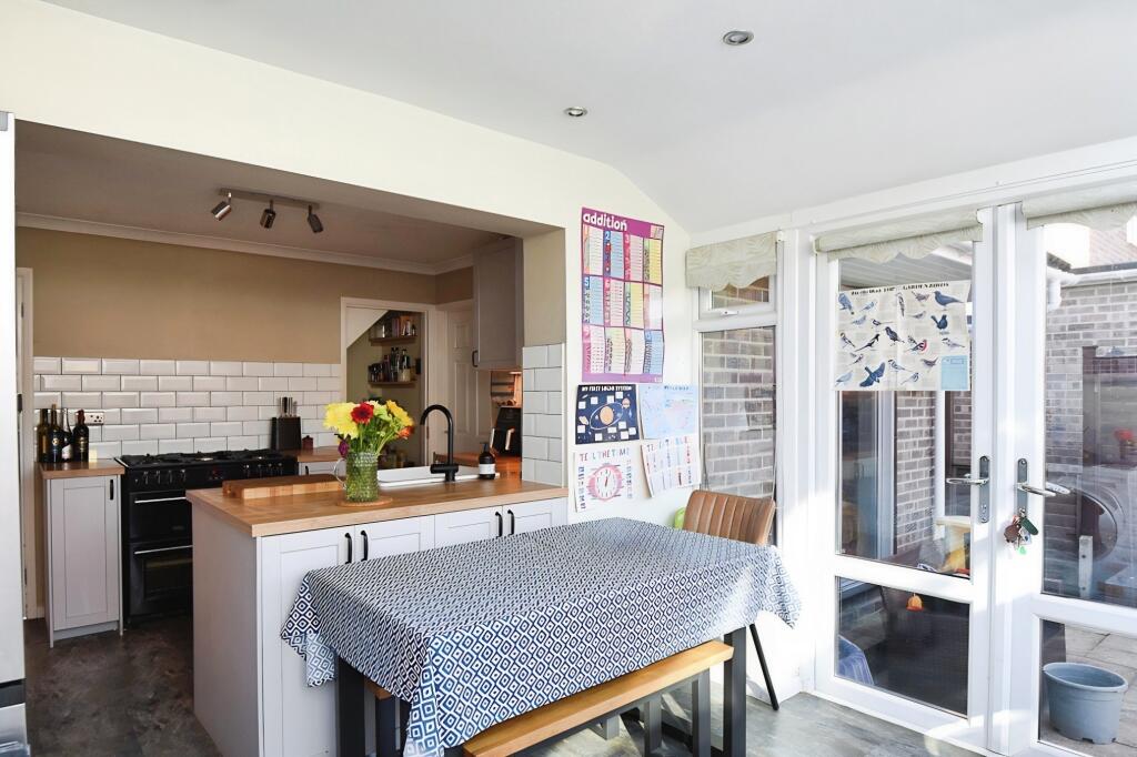 Conservatory to Kitchen