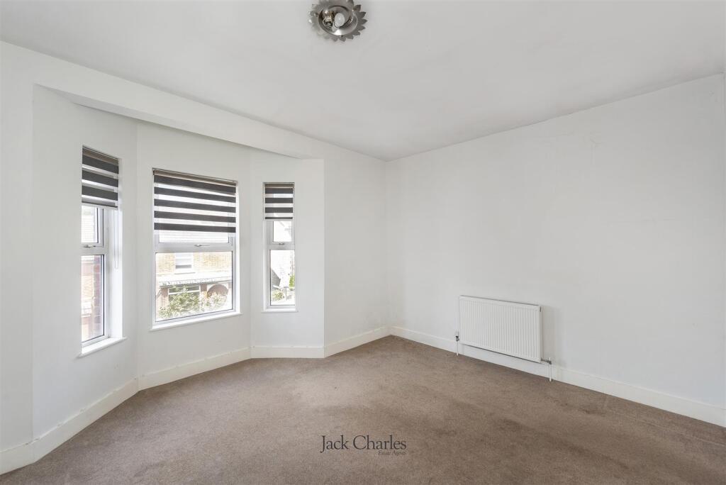 30 Woodlands, TN4 9HW 007.jpg