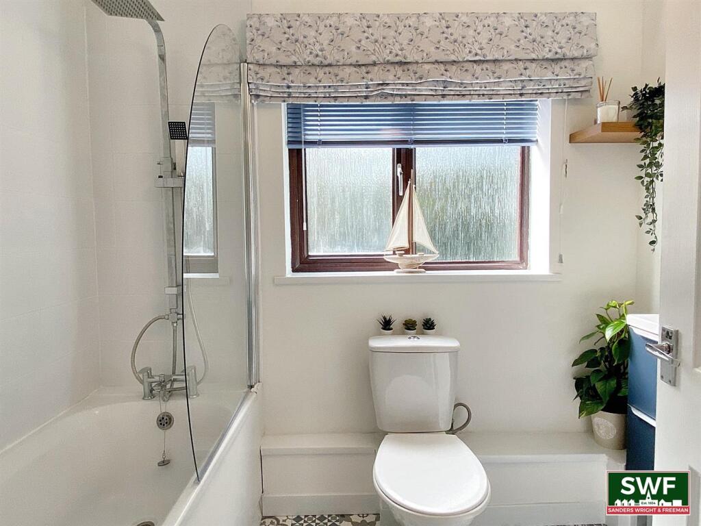 Bathroom3.jpg