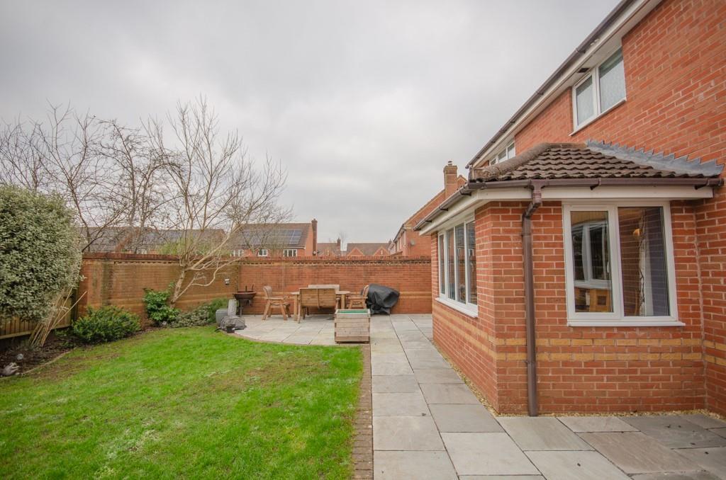 Rear garden pic 2.jpg