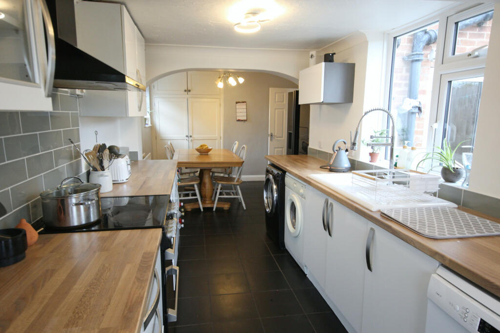 Kitchen/Dining Area