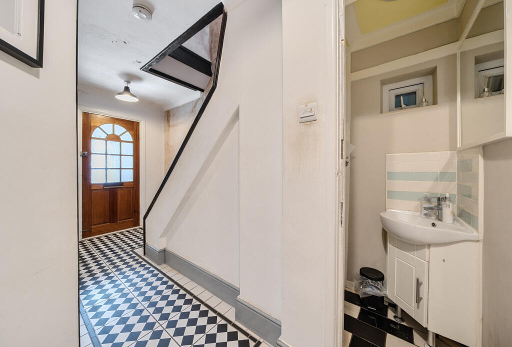 1304047-11-683ef5...