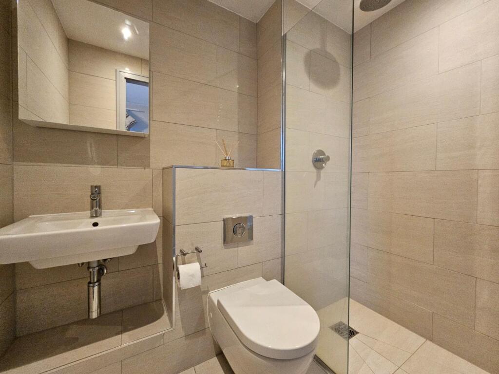 Bedroom 1 En-Suite Shower