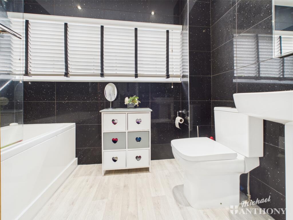 CAM02773G0-PR0290-STILL007