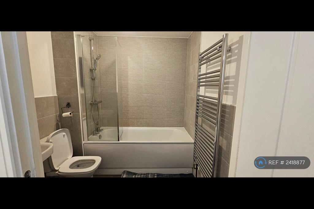 Family Bathroom With Shower 